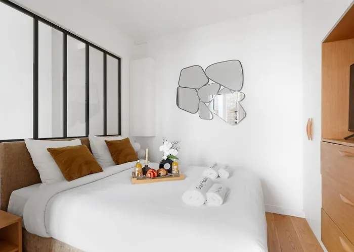 Cozy Eiffel Tower Apartment Paris